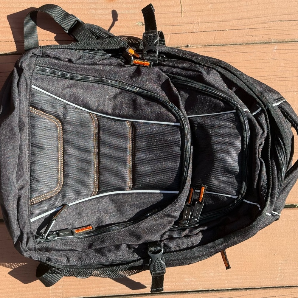 Amazon Basics Laptop Backpack